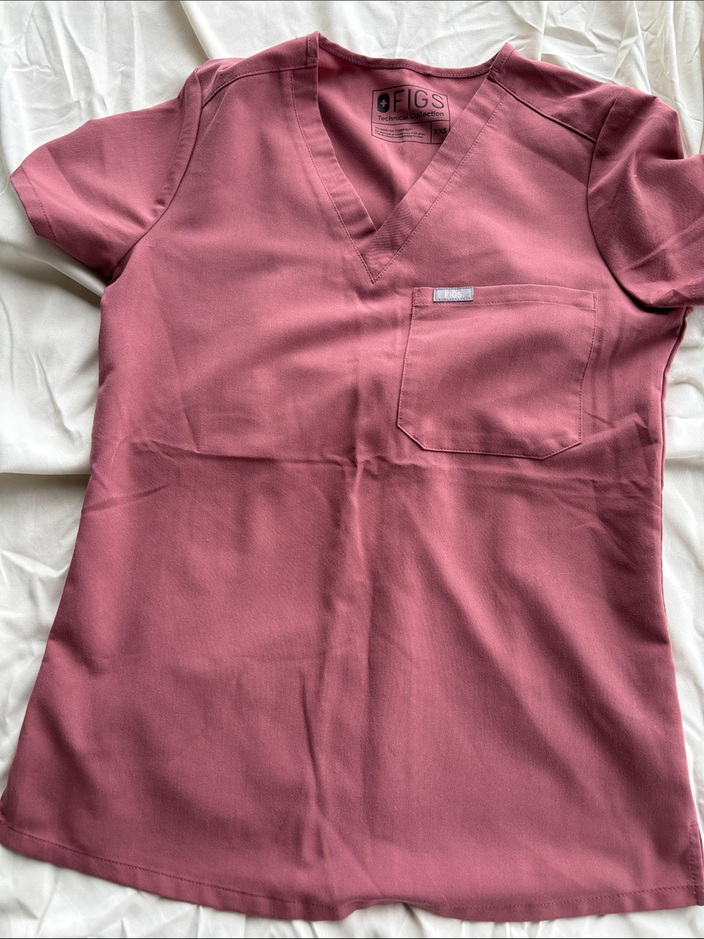 Figs V-Neck Scrub Top in Rose